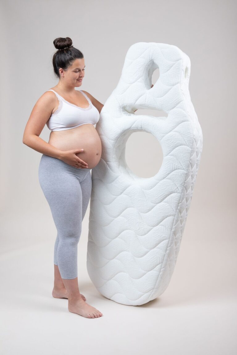 Schwangerschaftsmassage - Schwangere mit Schwangerschaftskissen Praxis Gesund Natürlich St. Gallen